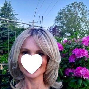 Embrace wig by Raquel Welch